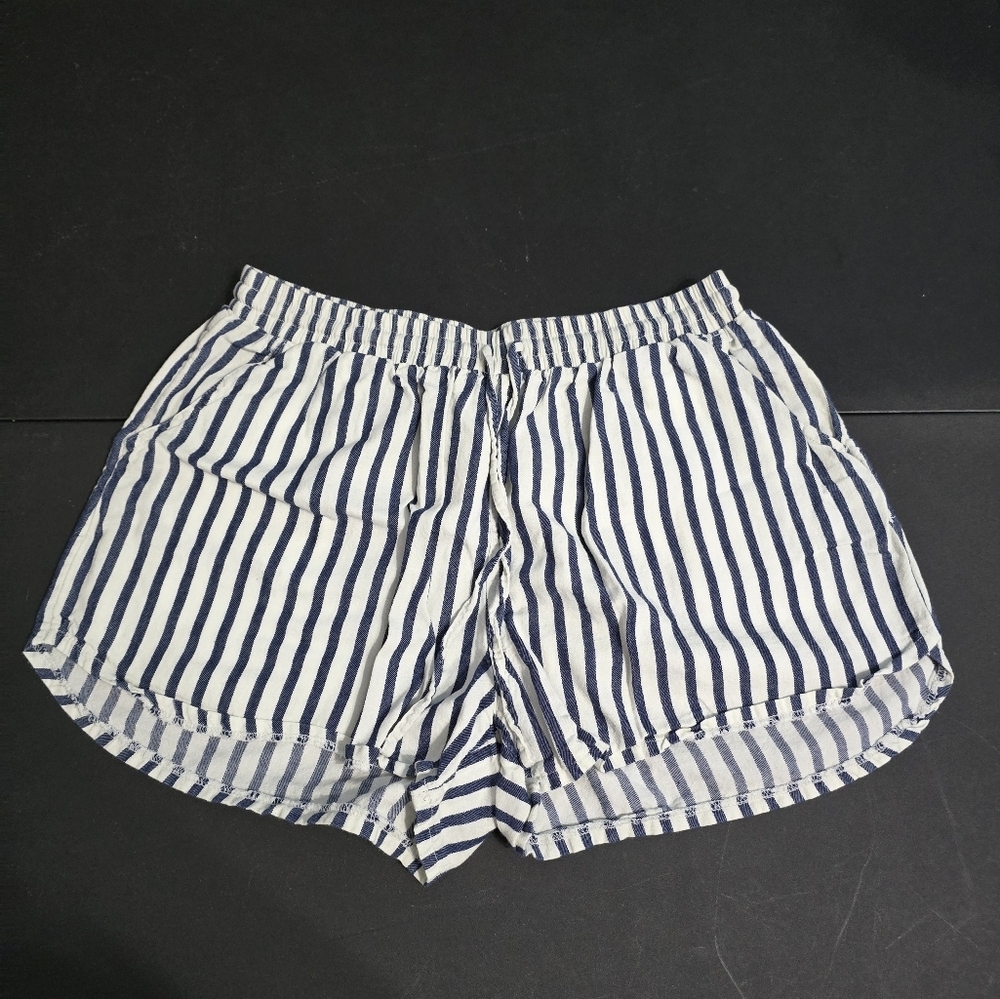 Universal Threads Striped Navy and White Women's Shorts Size Small